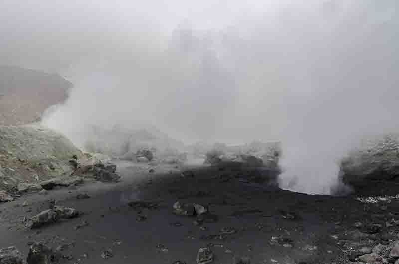 75 - Rusia - Kamchatka - volcan Mutnovsky - interior